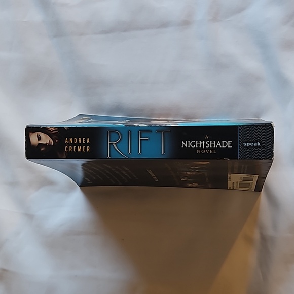 RIFT Andrea Cremer A Nigtshade Novel Speak Books Paperback 2013 Pre-owned - Picture 14 of 17